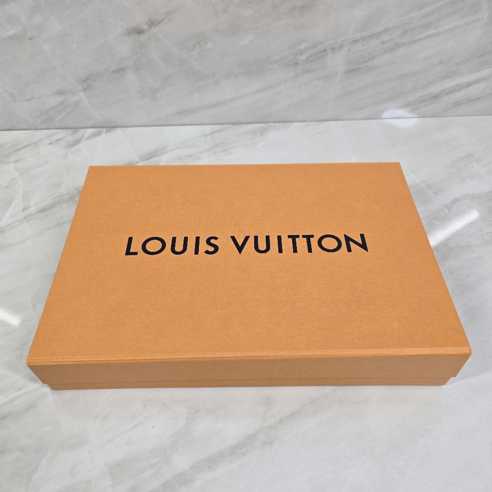 Louis Vuitton Limited Edition Graphic Shirt - Picture 13 of 13